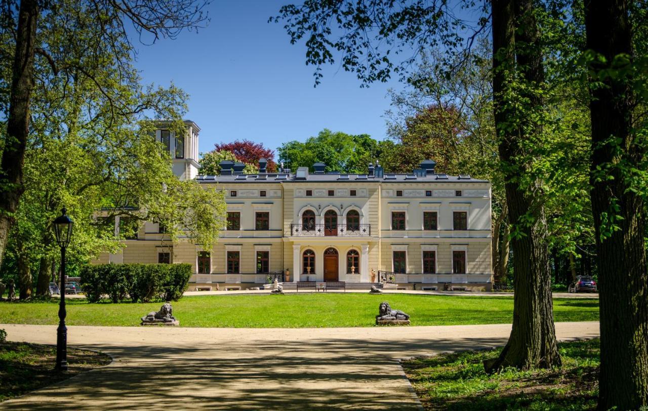 Palac Wierzbiczany Gniewkowo Экстерьер фото