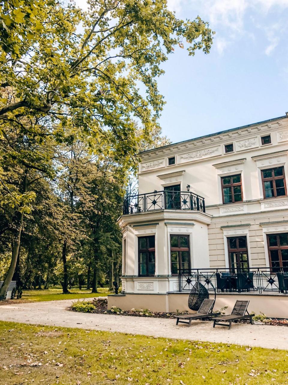 Palac Wierzbiczany Gniewkowo Экстерьер фото